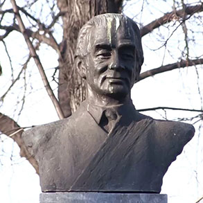 Concierge Belgrade | Monument to Milos Crnjanski